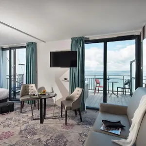 **** Resort Valdys Thalasso & - La Baie Francia